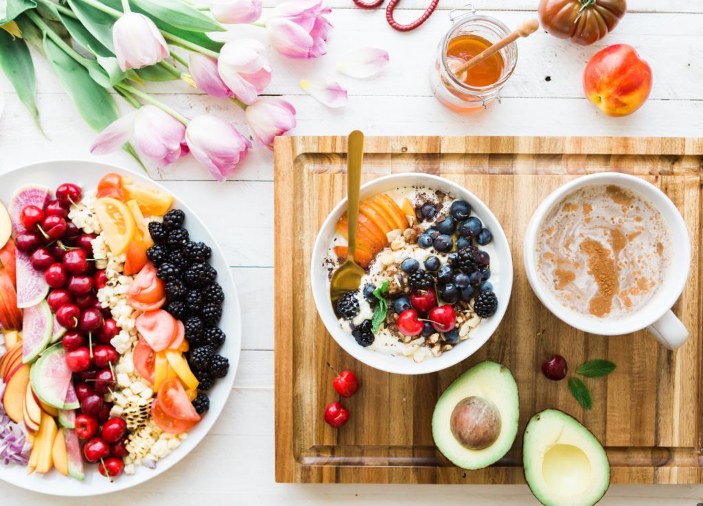 une alimentation équilibrée aide à mieux gérer les courbatures