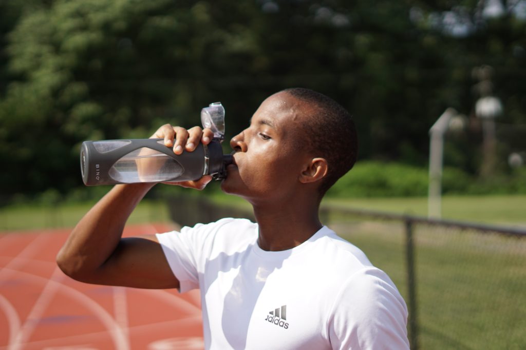 bien s'hydrater permet d'améliorer ses performances sportives